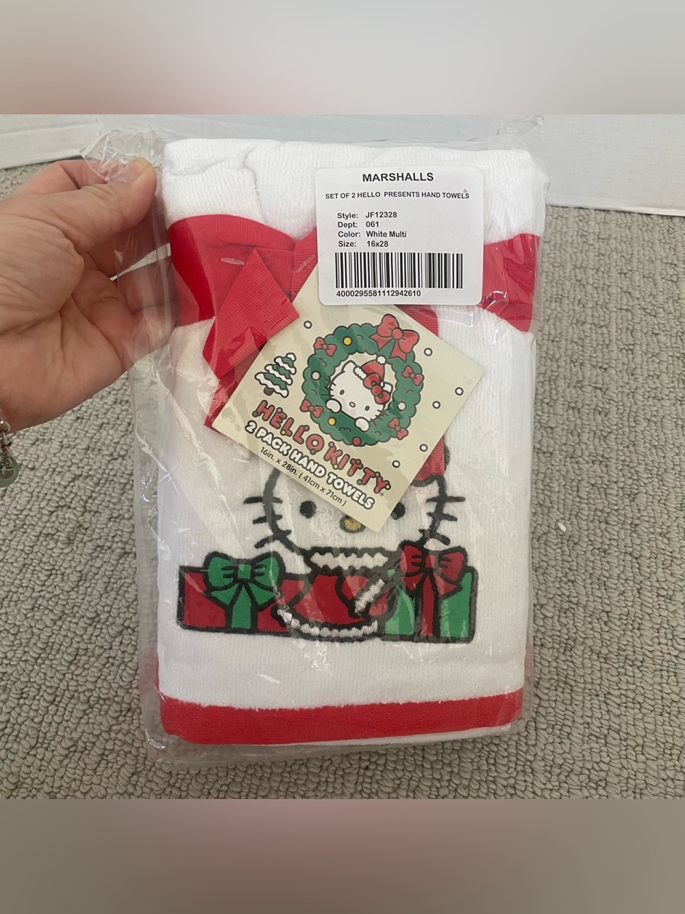 New 2pk hello kitty Xmas hand towels